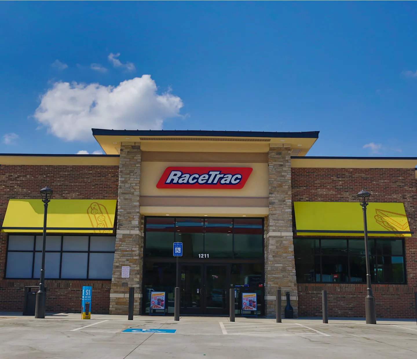 RaceTrac front of house